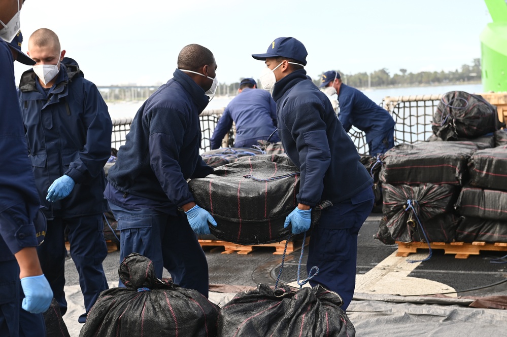 Coast Guard Cutter Alert crewmembers conduct drug offload in San Diego