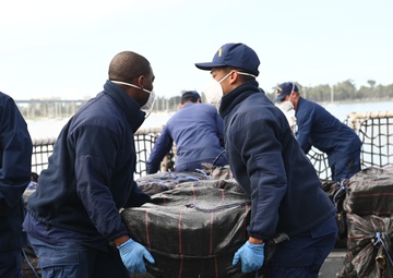 Coast Guard Cutter Alert crewmembers conduct drug offload in San Diego