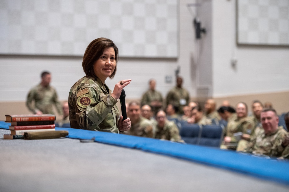 SEAC speaks at CMSgt Orientation Course