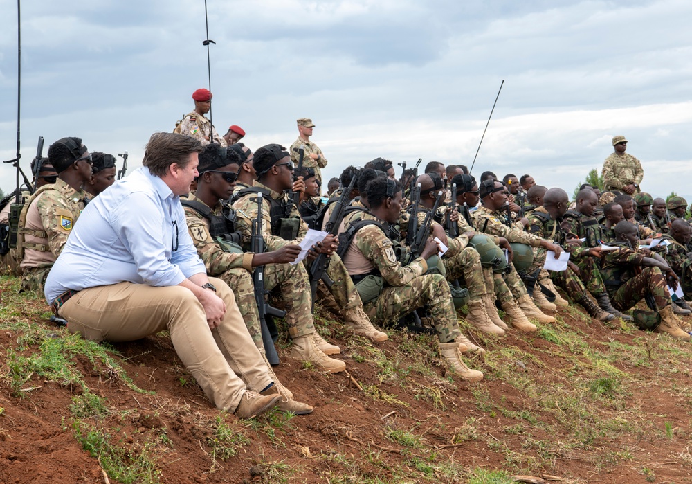 UK Armed Forces Minister observes training during Justified Accord