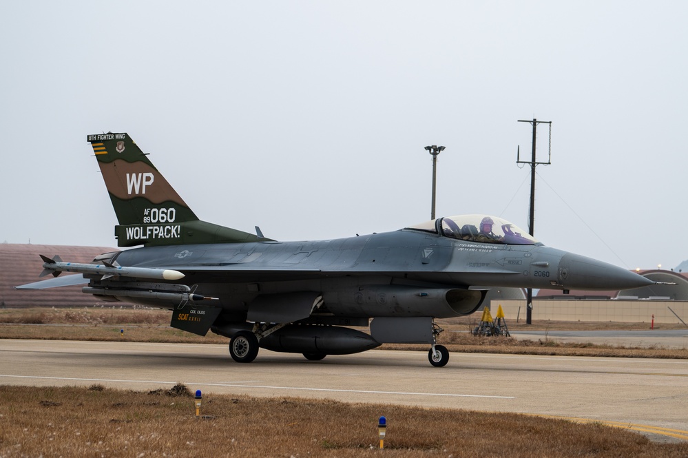 Wolf flies 8th FW heritage tail F-16