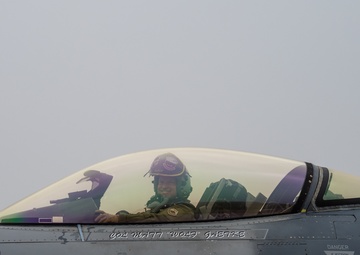 Wolf flies 8th FW heritage tail F-16