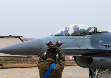 Wolf flies 8th FW heritage F-16