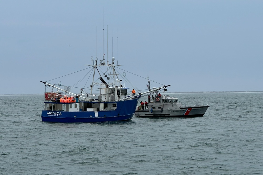 DVIDS - Images - Coast Guard, good Samaritans assist disabled fishing vessel  off Barnegat Light, New Jersey [Image 2 of 3]