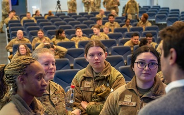 Journalist praises military medics during visit to RAF Lakenheath