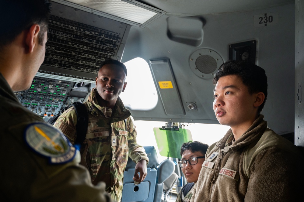 Team McChord opens base to University of Washington ROTC