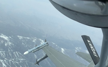 KC-135 refuels aircraft