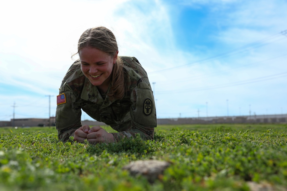 Soldiers with Medical Readiness Battalion compete for a chance to go to the Medical Readiness Command, West: Best Leader Competition