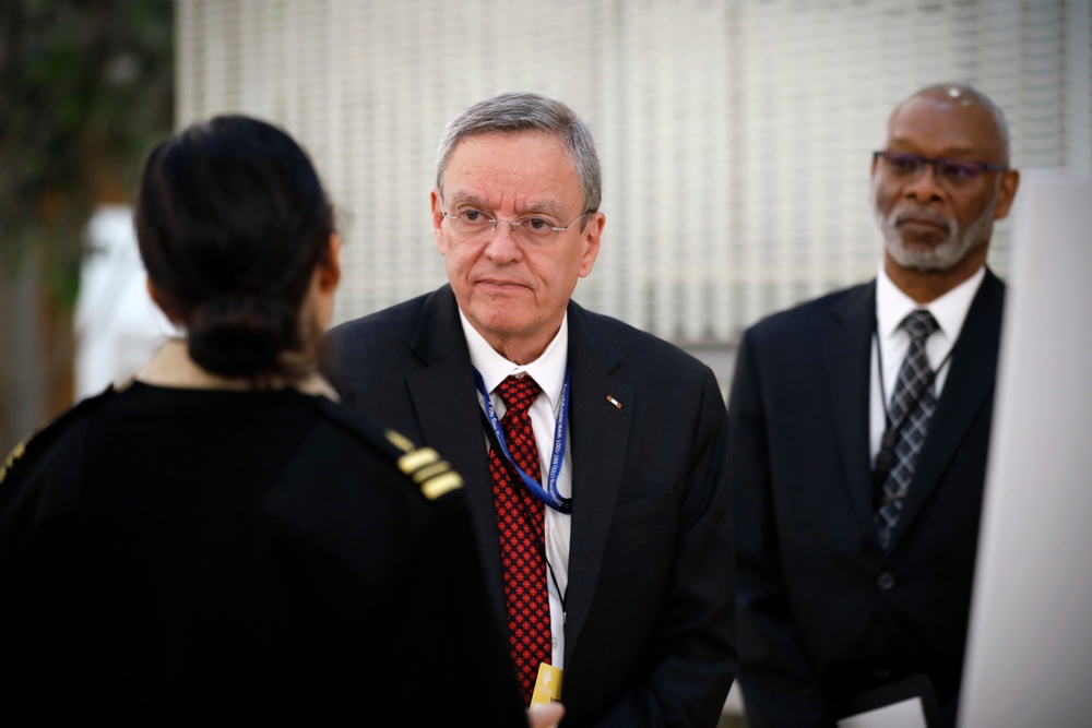 Assistant Secretary of Defense for Health Affairs Visits Naval Medical Research Command