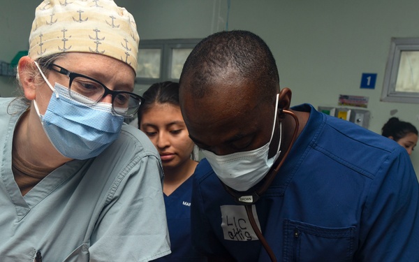 Expeditionary Medical Unit 10 G conducts first Global Health Engagement with Honduran health care professionals