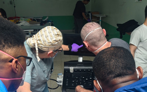 Expeditionary Medical Unit 10 G conducts first Global Health Engagement with Honduran health care professionals