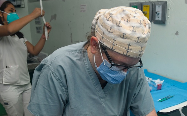 Expeditionary Medical Unit 10 G conducts first Global Health Engagement with Honduran health care professionals