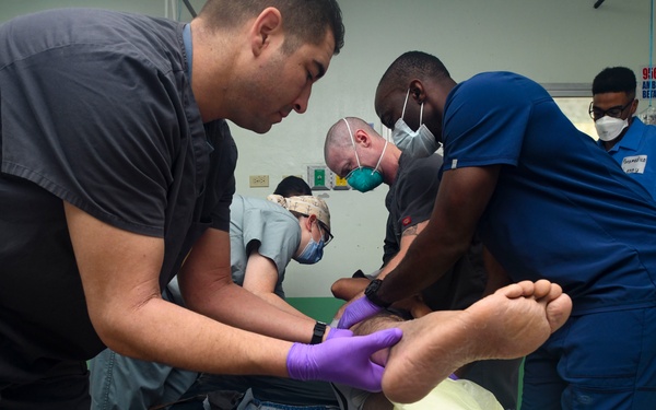 Expeditionary Medical Unit 10 G conducts first Global Health Engagement with Honduran health care professionals
