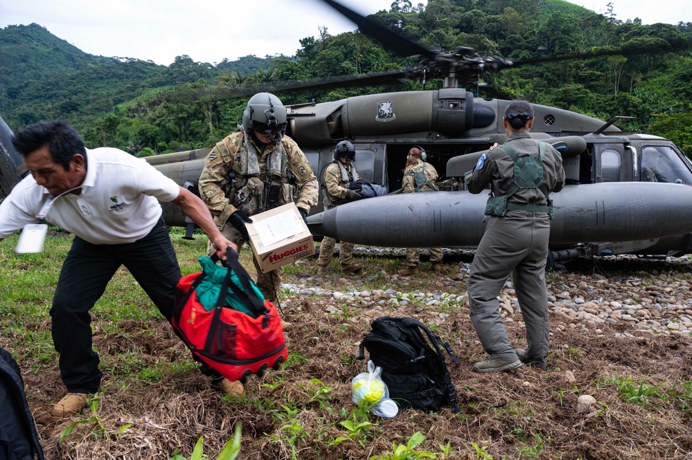 1-228th Aviation Regiment deliver MINSA personnel, equipment