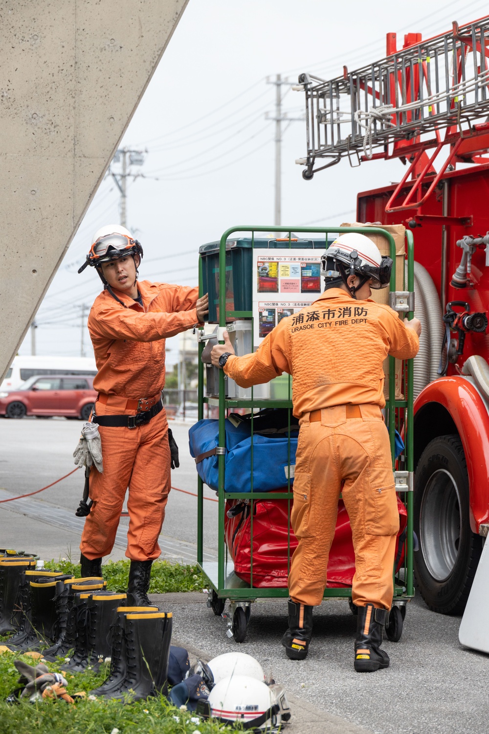 MCIPAC Fire and Emergency Services and Urasoe City firefighters train together in bilateral HAZMAT event