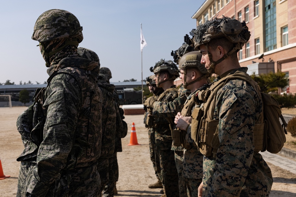 Korea Viper 24.1 | U.S. and Republic of Korea Marines Combat Fitness Test