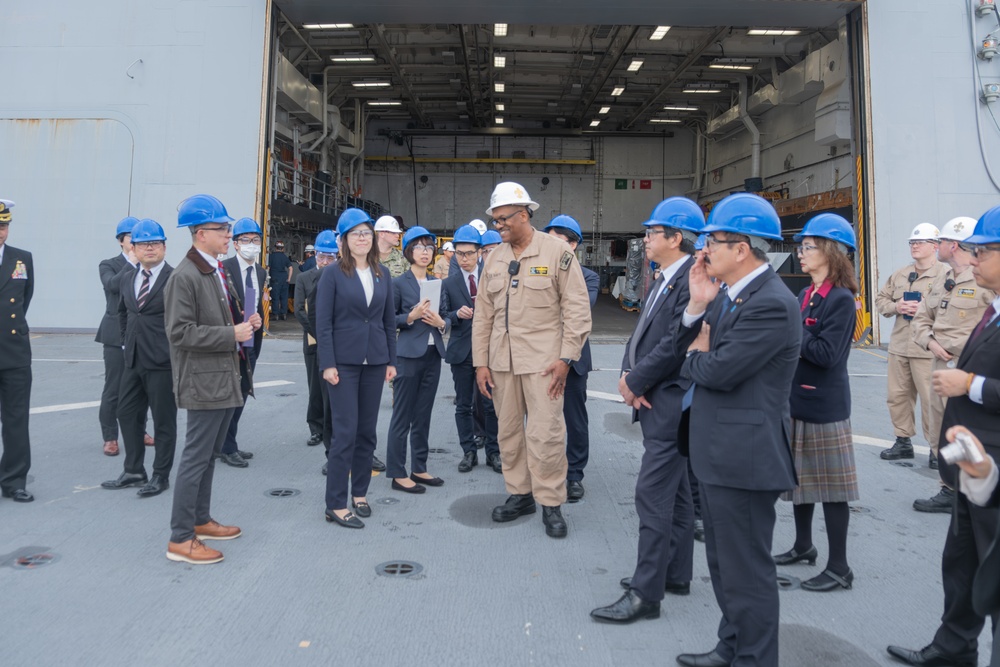 Committee of Foreign Affairs and Defense (House of Councillors, The National Diet of Japan)’s visit onboard USS New Orleans (LPD 18)