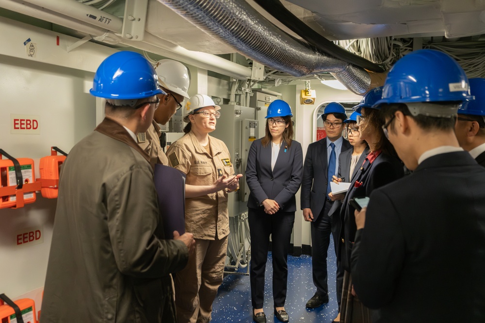 Committee of Foreign Affairs and Defense (House of Councillors, The National Diet of Japan)’s visit onboard USS New Orleans (LPD 18)