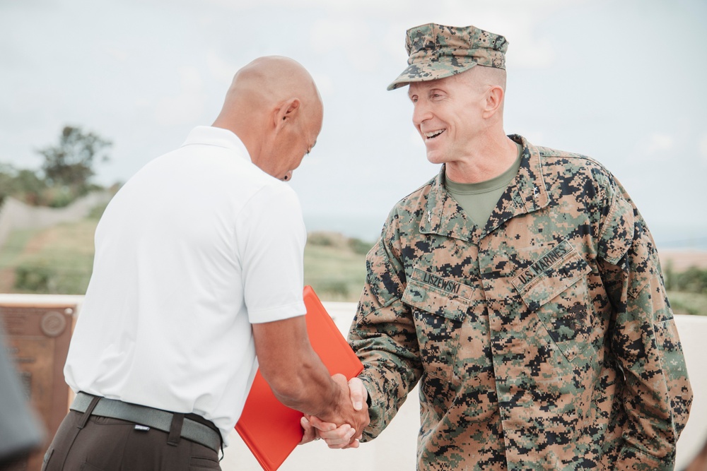 President, founder of Okinawa Lifesaving Association, Japan Water Patrol receives award from MCIPAC commanding general