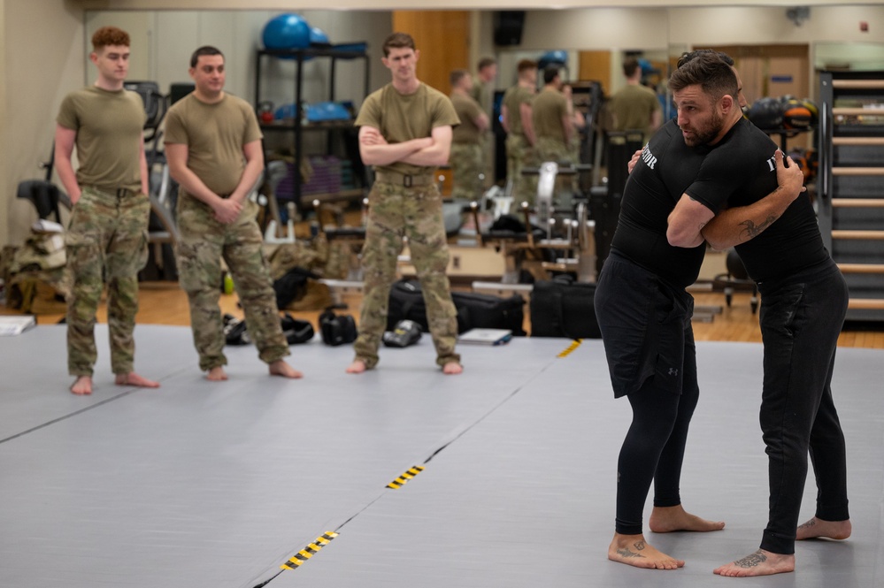 Osan Airmen enhance readiness through combatives certification