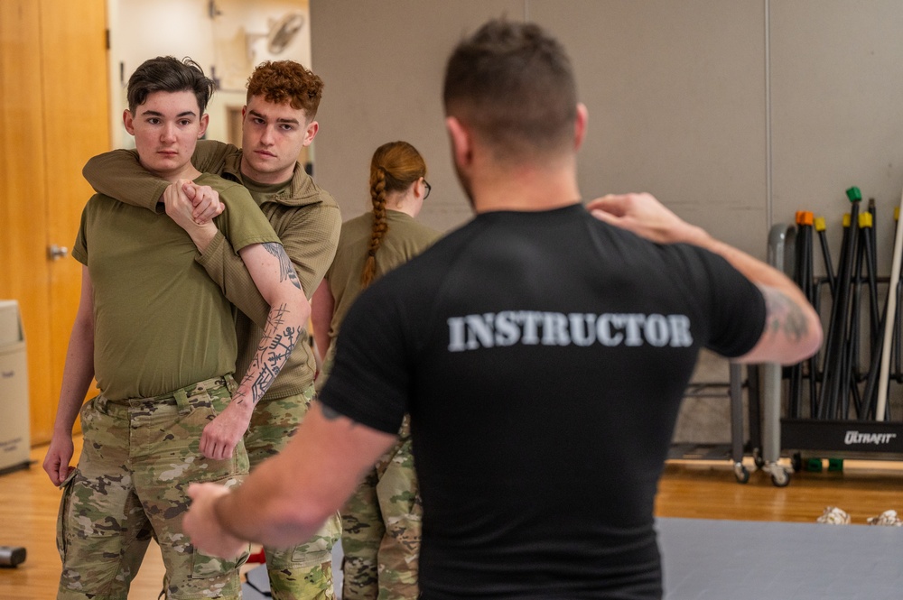 Osan Airmen enhance readiness through combatives certification