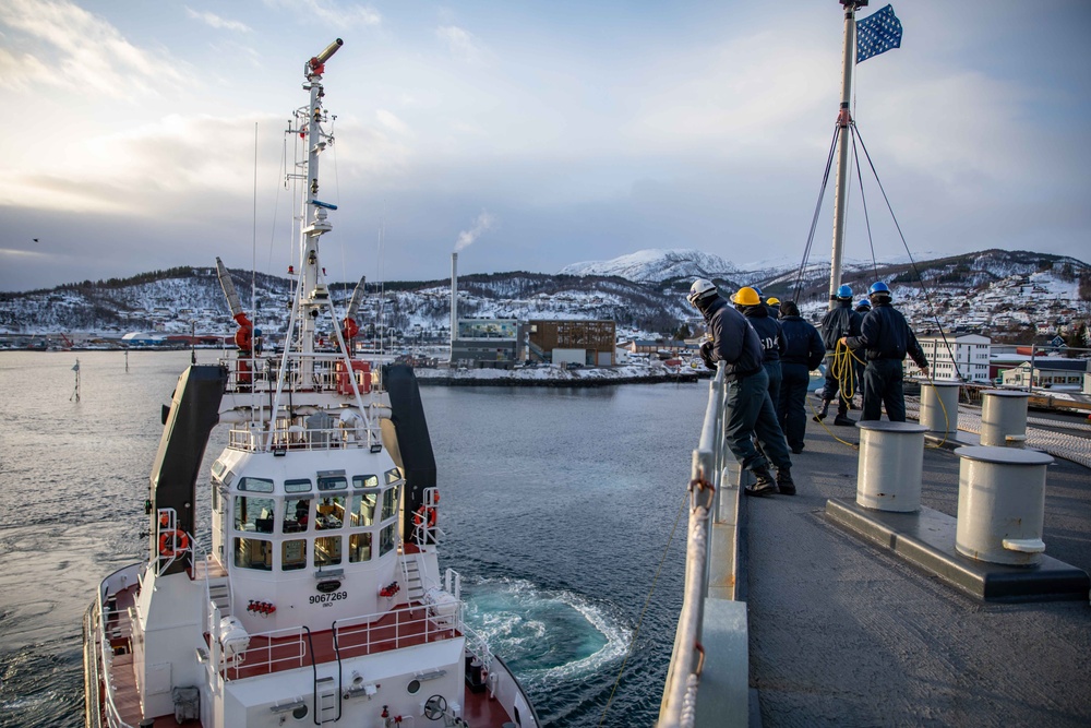 USS Gunston Hall Departs Harstad, Norway to continue Steadfast Defender 24