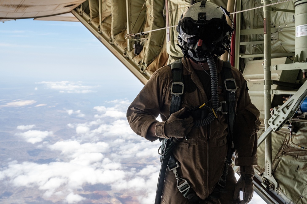 USMC provides platform for USAF jump training