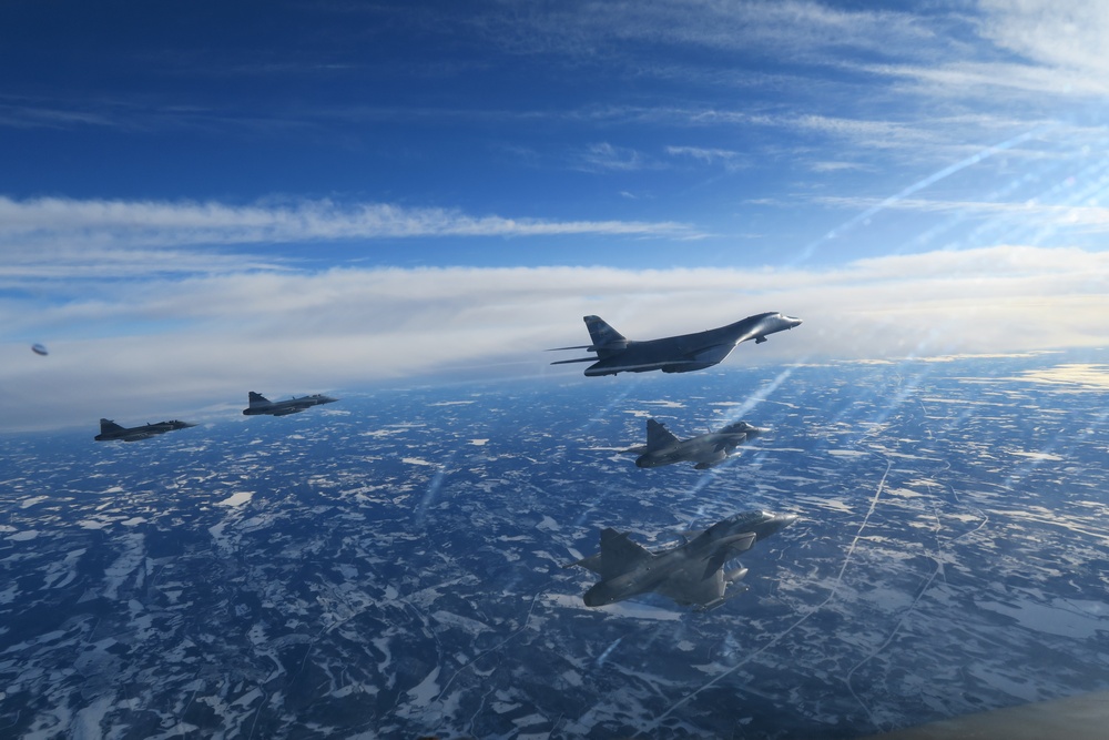 U.S. Air Force bomber conducts training with Swedish Air Force