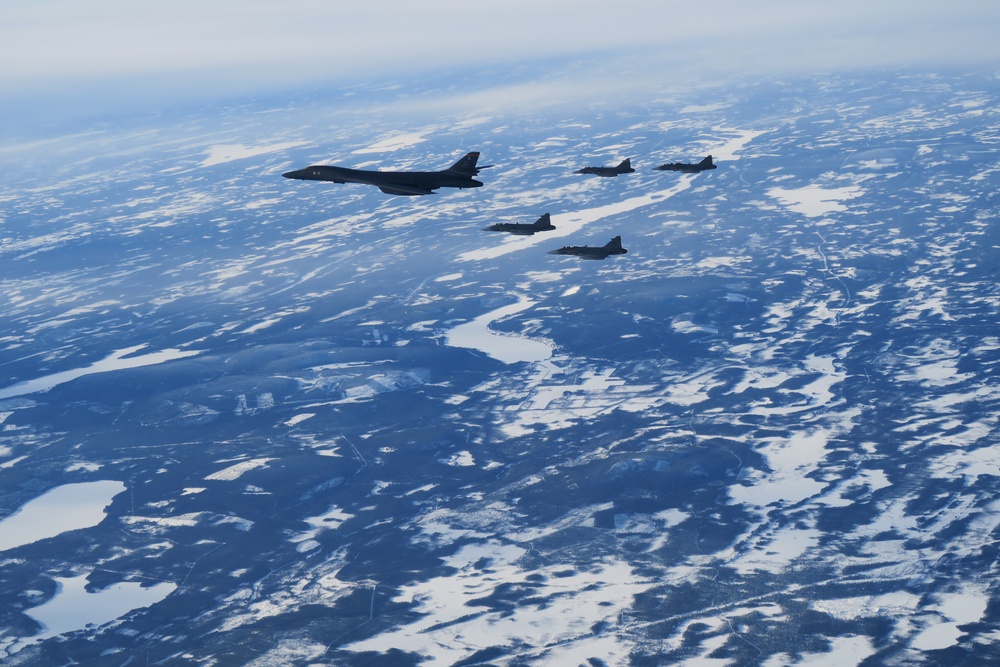 U.S. Air Force bomber conducts training with Swedish Air Force