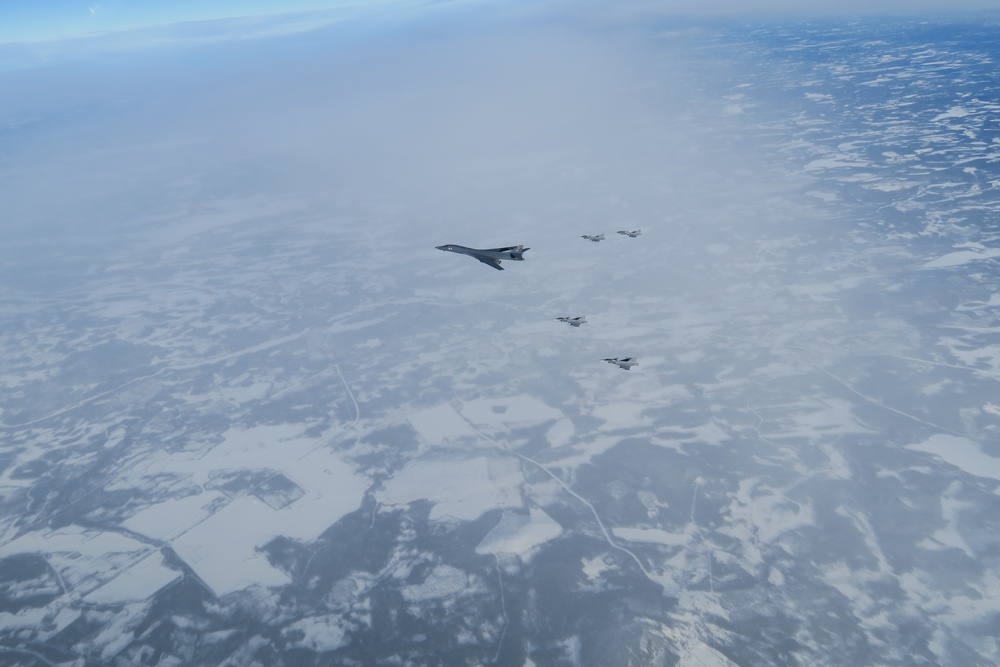 U.S. Air Force bomber conducts training with Swedish Air Force