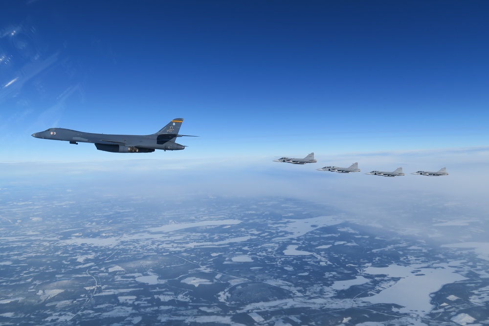 U.S. Air Force bomber conducts training with Swedish Air Force