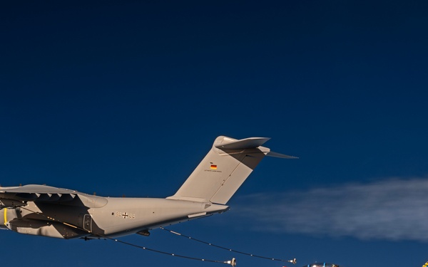F/A-18F A40oM Aerial Refueling Testing