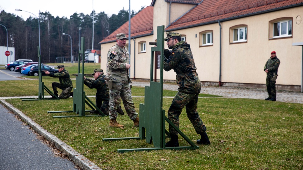 Bundeswehr Medical Academy soldiers practice basic operations of U.S. Army weapons