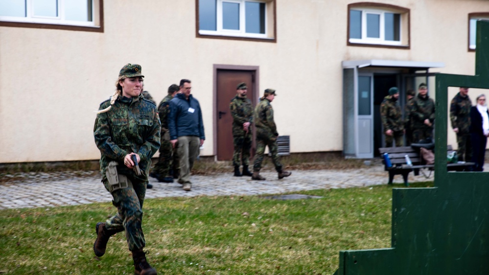 Bundeswehr Medical Academy soldiers practice basic operations of U.S. Army weapons