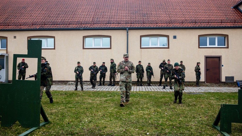 Bundeswehr Medical Academy soldiers practice basic operations of U.S. Army weapons