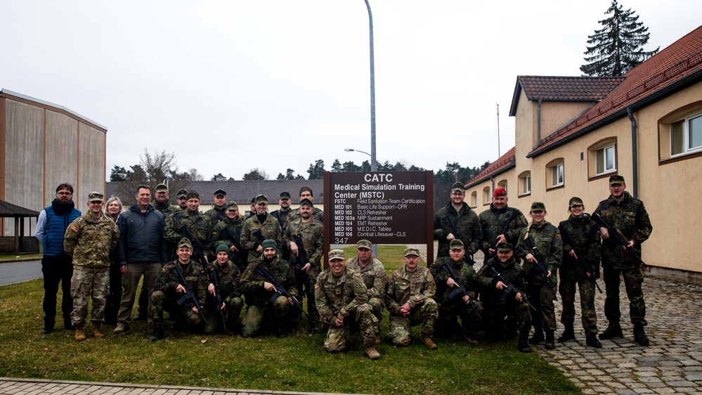 Bundeswehr Medical Academy soldiers practice basic operations of U.S. Army weapons