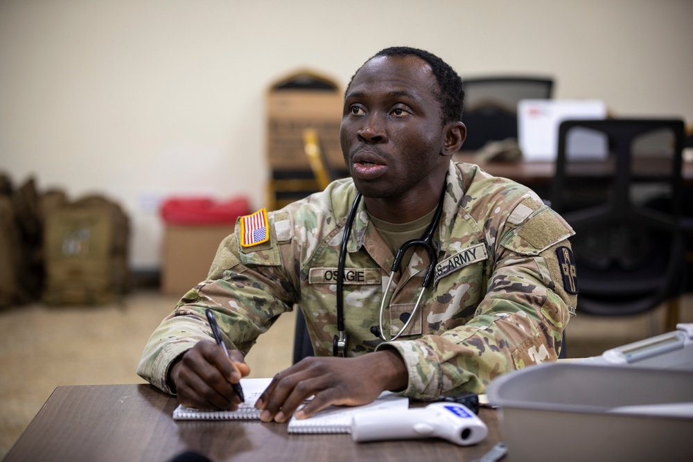 U.S. Army Reserve teach Kenyan Defence Forces about the EKG