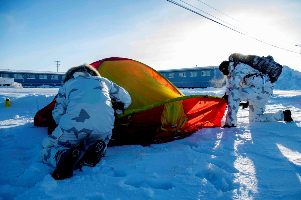 U.S. Navy SEALs, Norwegian Special Operations Commandos Operate in Arctic