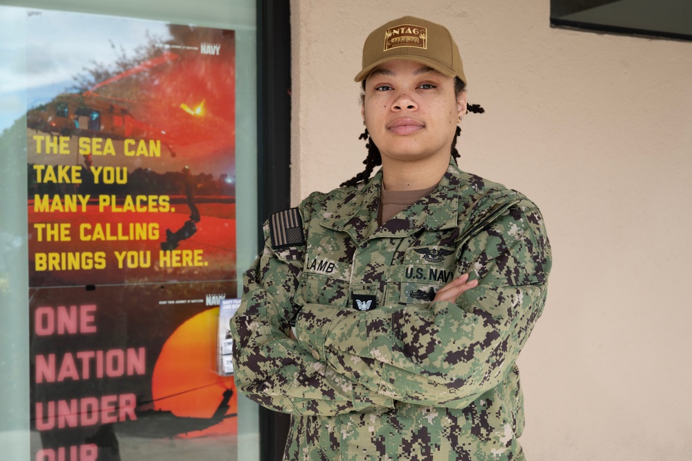 Jacksonville, Fla. Sailor is Recruiter in the Spotlight