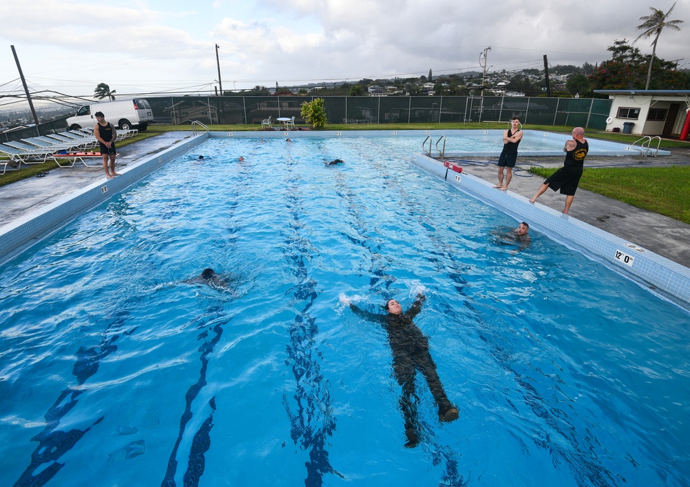 MARFORPAC personnel conduct water survival training