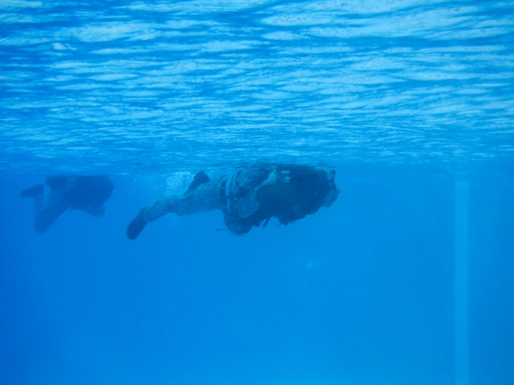 MARFORPAC personnel conduct water survival training