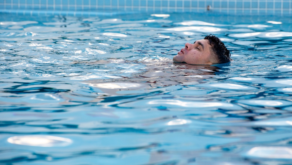 MARFORPAC personnel conduct water survival training