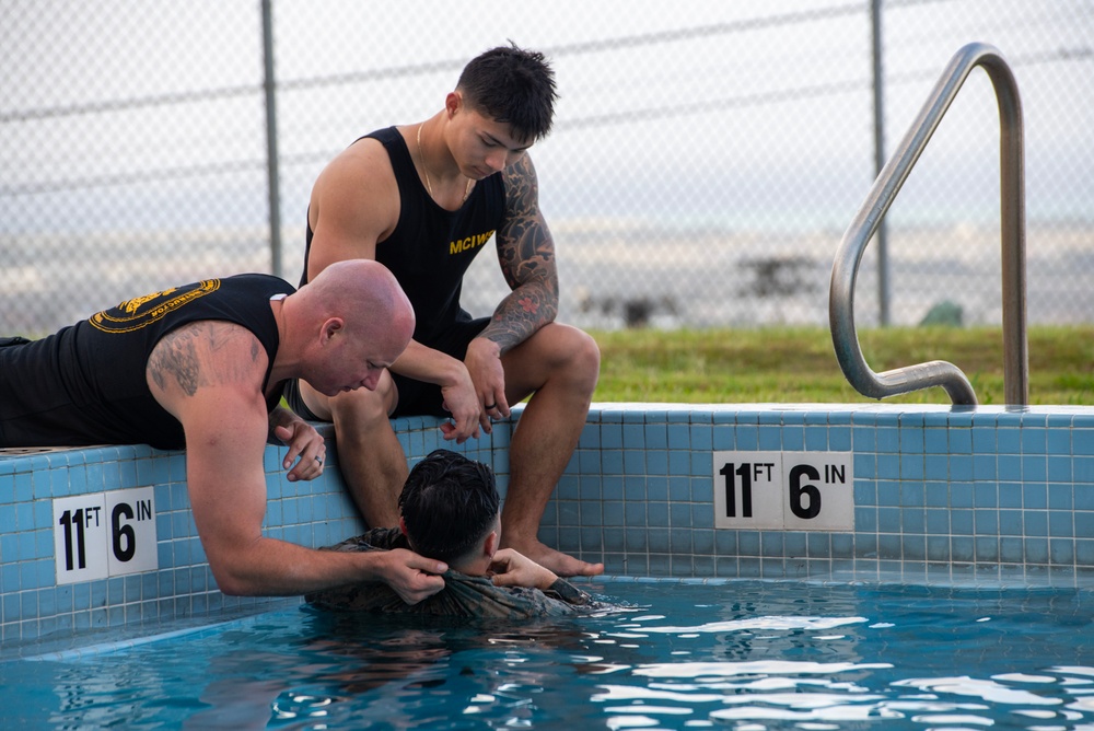 MARFORPAC personnel conduct water survival training