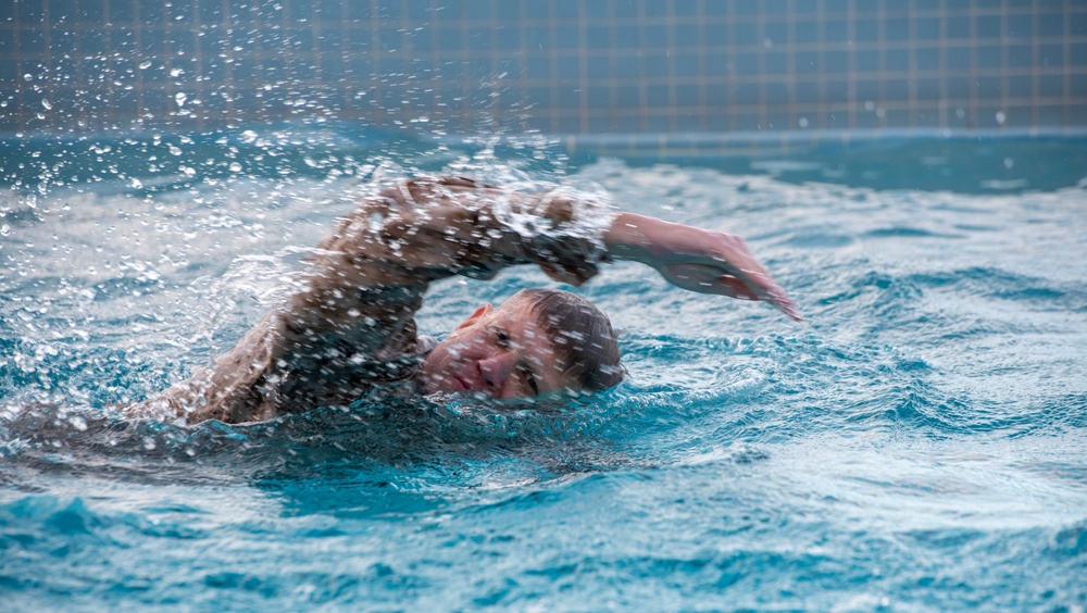 MARFORPAC personnel conduct water survival training