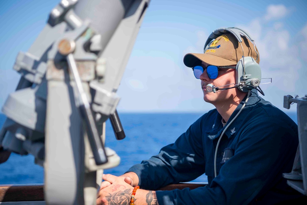 USS Kidd (DDG-100) Transits The Luzon Strait