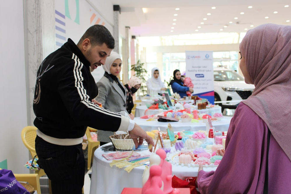 In Fallujah Mall, the Soqya Foundation for Relief and Development set up a bazaar for Iraqi women to market their resin work, candle-making, and glass painting.