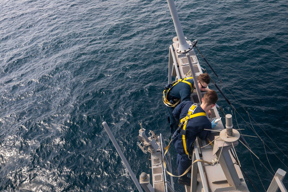 USS Gravely (DDG 107) Conducts Ship Preservation in the Red Sea