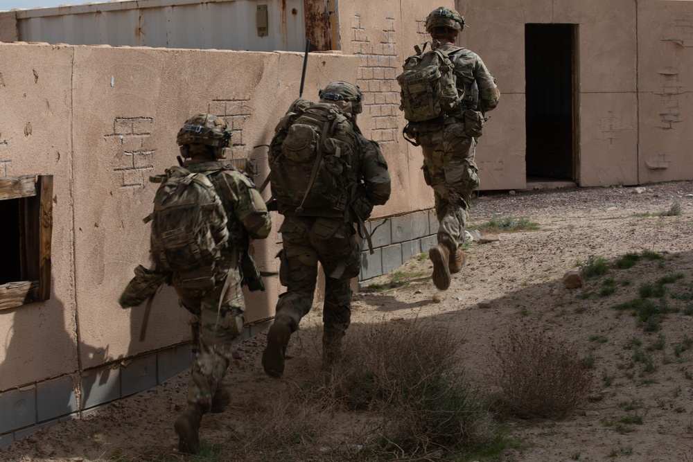 U.S. Soldiers conduct urban warfare experimentation during PC-C4