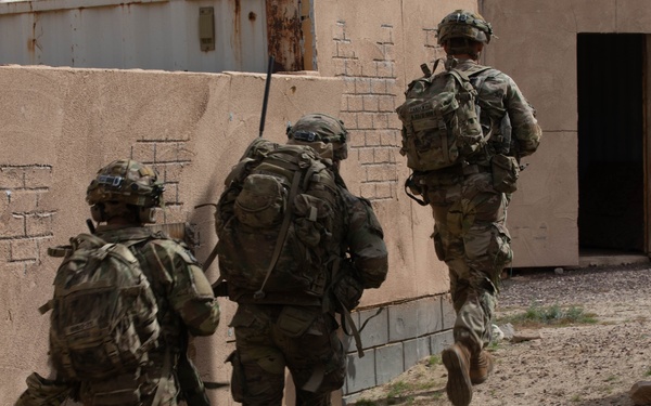 U.S. Soldiers conduct urban warfare experimentation during PC-C4