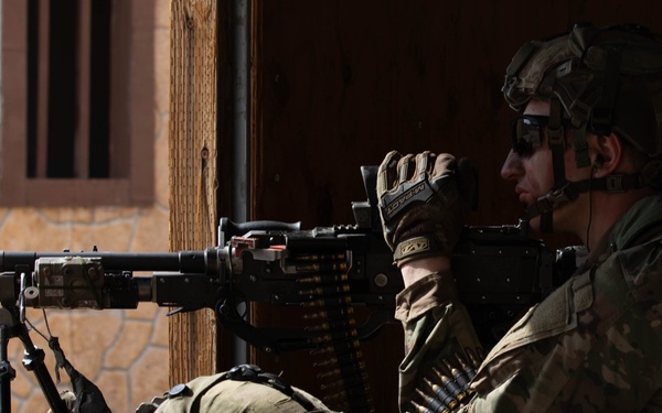 U.S. Soldiers conduct urban warfare experimentation during PC-C4